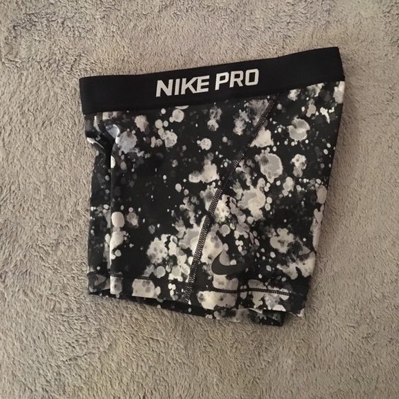 Nike Pros - Picture 4 of 4